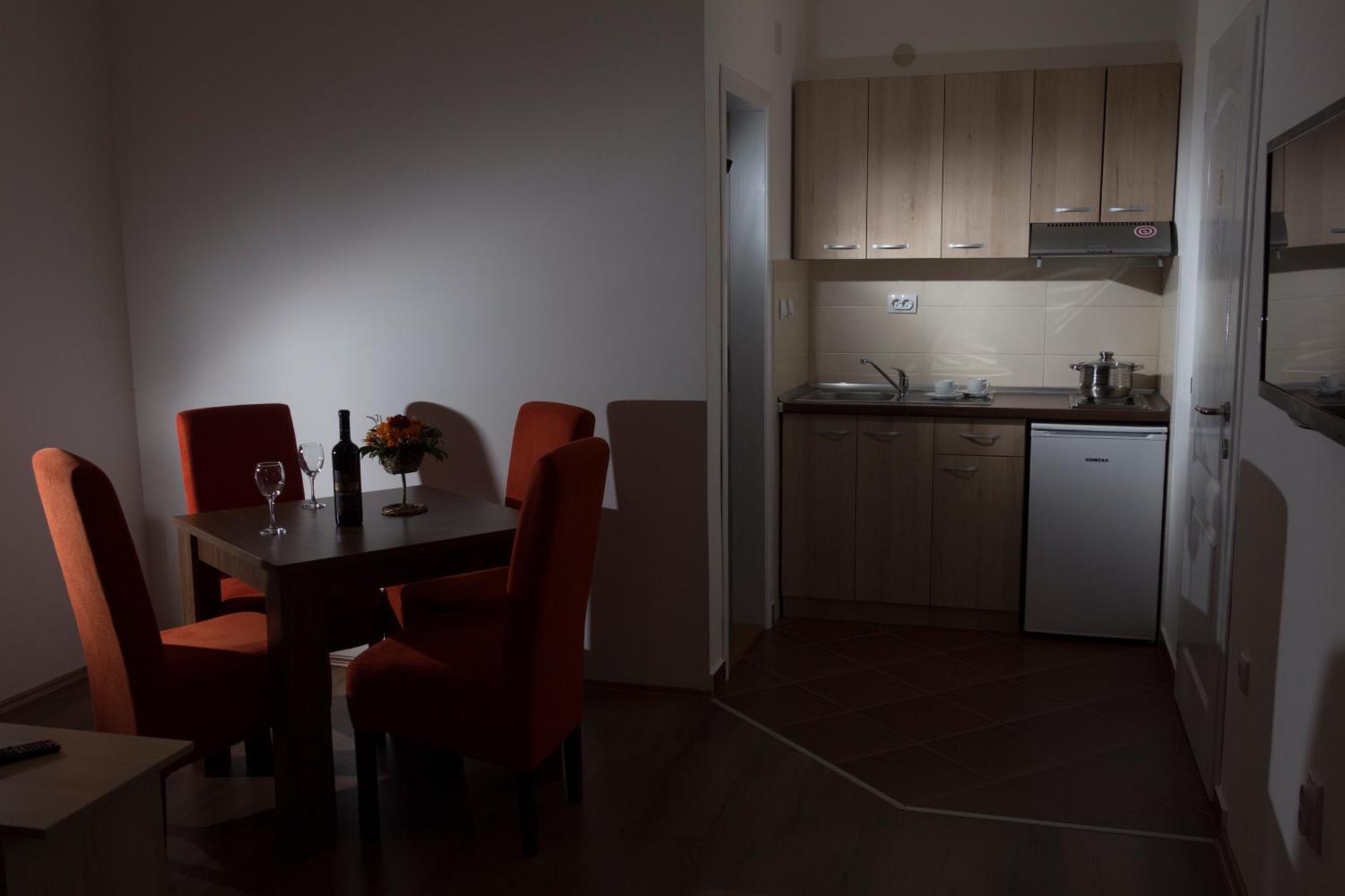 Kety Apartments Κραγκούγιεβατς Δωμάτιο φωτογραφία